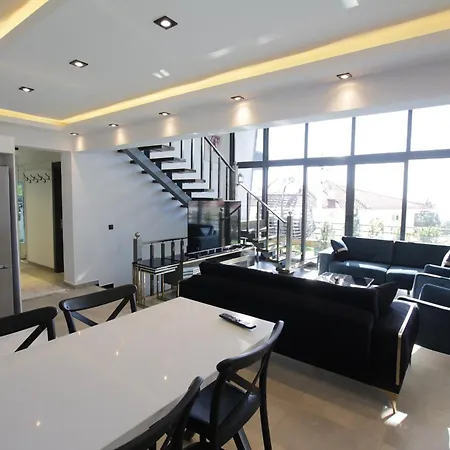 Turuncta Ozel Havuzlu Luks Marin 1 فيلة