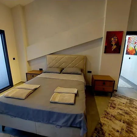 Turuncta Ozel Havuzlu Luks Marın 1