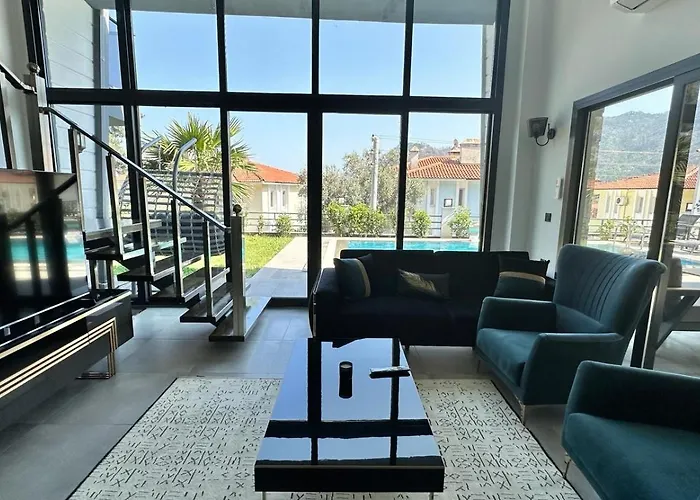 Turuncta Ozel Havuzlu Luks Marin 1 Marmaris